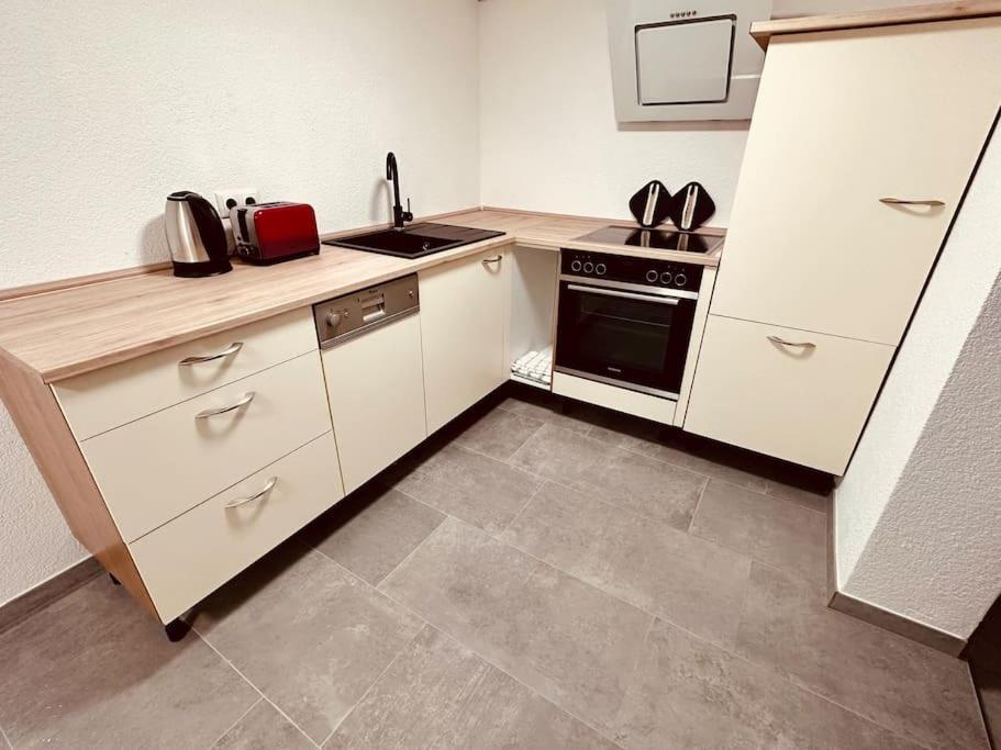 Gemuetliche Wohnung In Leverkusen Bagian luar foto