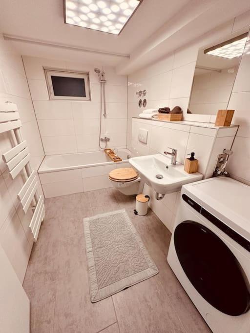 Gemuetliche Wohnung In Leverkusen Bagian luar foto