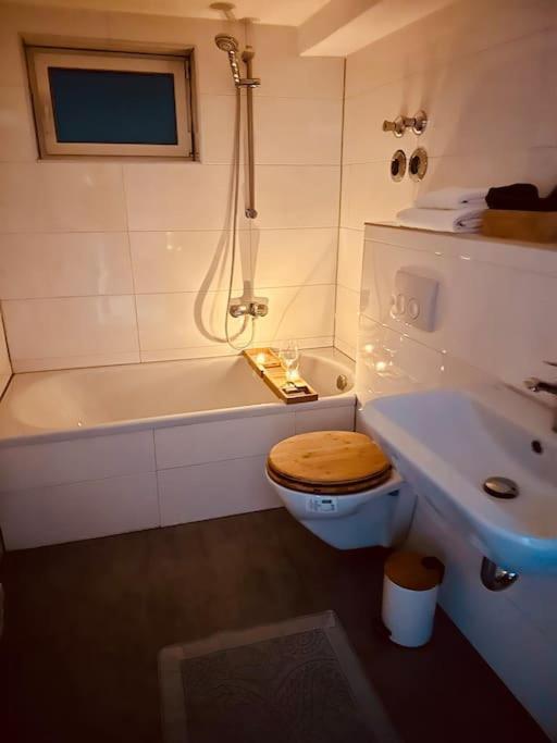 Gemuetliche Wohnung In Leverkusen Bagian luar foto